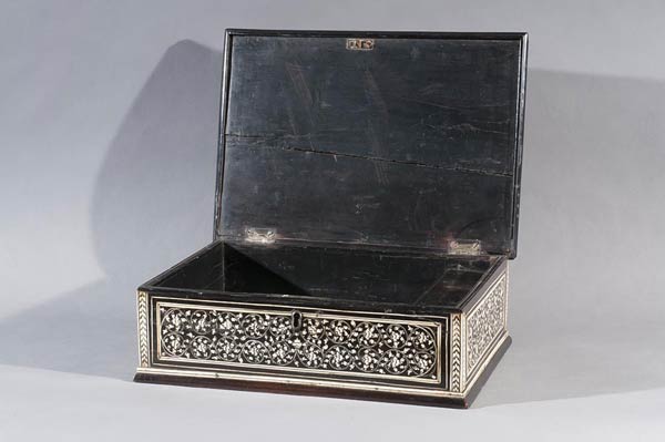 Rosewood and Ivory Box, Vizagapatam, Eastern Indian, 10 x 30 x 21 cms, Circa 1720